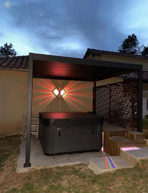 Gite Des Combes Blanches Avec Piscine Et Jacuzzi Frayssinet-le-Gélat Exterior photo
