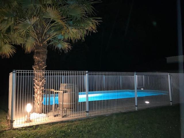 Gite Des Combes Blanches Avec Piscine Et Jacuzzi Frayssinet-le-Gélat Exterior photo